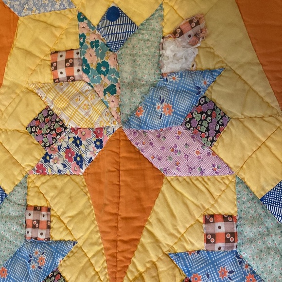 Vintage Handmade Brides Bouquet Quilt 88” X 73” - Picture 4 of 7